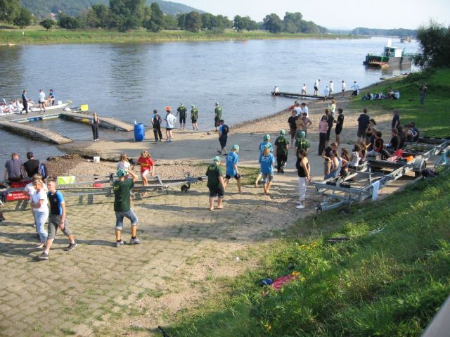 Ein kurzer Schwenk ber das Festgelnde